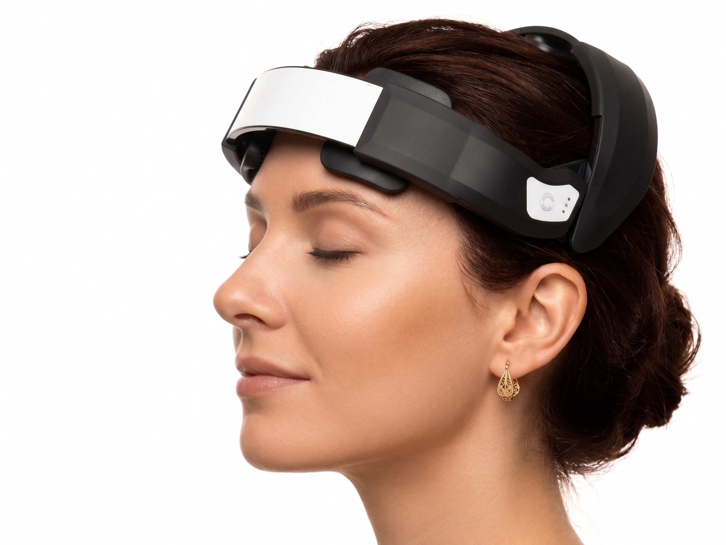 Paciente a utilizar o dispositivo de neuroestimulação tDCS da Sereen em casa